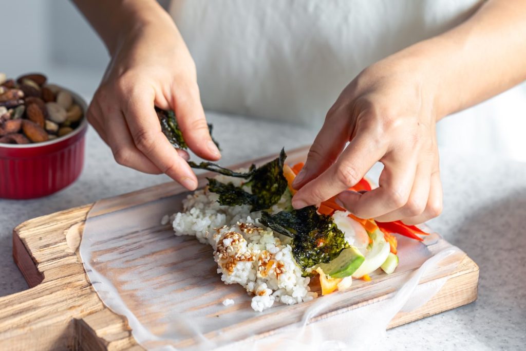 Cocinando rollitos de primavera